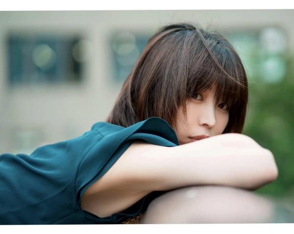    真中つぐ - 恋愛情緒：短发清纯美女私房照，尽显优雅与细腻肤质的治愈系视觉盛宴第78张图片