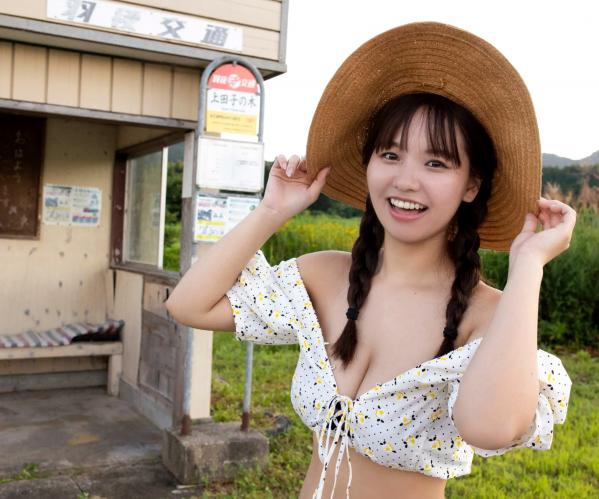    本郷柚巴清凉写真：泳池比基尼与私房内衣，童颜巨乳展现极致性感诱惑第3张图片