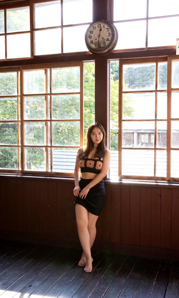    本郷柚巴清凉写真：泳池比基尼与私房内衣，童颜巨乳展现极致性感诱惑第22张图片