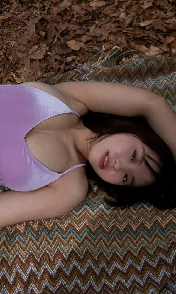    本郷柚巴清凉写真：泳池比基尼与私房内衣，童颜巨乳展现极致性感诱惑第76张图片