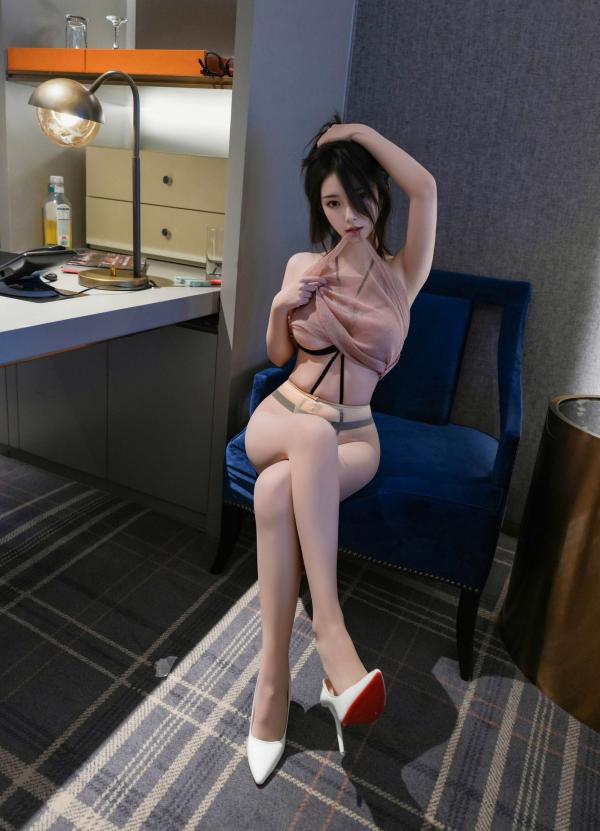    XR-Uncensored-烧烧小桃-性感室内私房写真-完美身姿展露-XiuRen秀人网-10758-内购珍藏-2025.09.12第21张图片