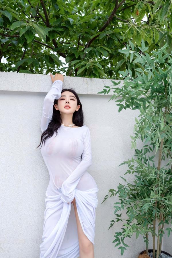    潘思沁-XingYan星颜社355-庭院白色连衣裙私房-极致诱惑女神全裸大尺度展示-爱尤物精选第9张图片