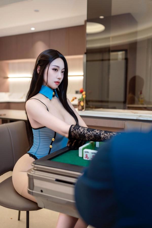    XR-Uncensored-清妙-雀神-星颜社：蓝色蕾丝内衣包裹窈窕身姿，麻将桌前大尺度私房美腿诱惑，尽显极致性感尤物风采。第12张图片