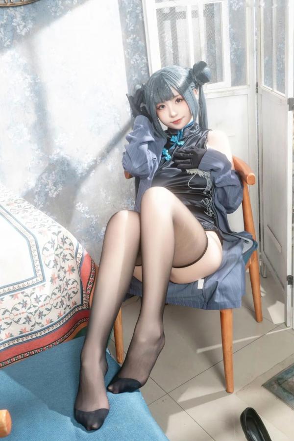    爆机少女喵小吉《碧蓝档案》妃咲COS私房照：极致诱惑的旗袍黑丝秀，展现傲人火辣身材第5张图片