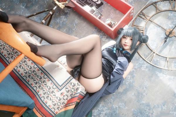    爆机少女喵小吉《碧蓝档案》妃咲COS私房照：极致诱惑的旗袍黑丝秀，展现傲人火辣身材第13张图片