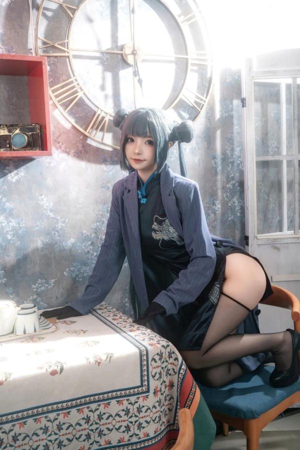    爆机少女喵小吉《碧蓝档案》妃咲COS私房照：极致诱惑的旗袍黑丝秀，展现傲人火辣身材第16张图片