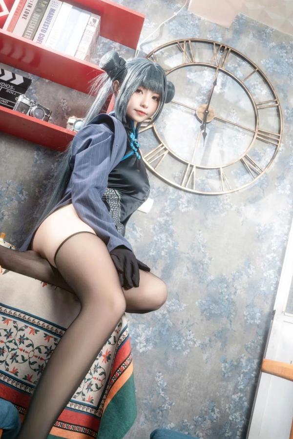    爆机少女喵小吉《碧蓝档案》妃咲COS私房照：极致诱惑的旗袍黑丝秀，展现傲人火辣身材第29张图片