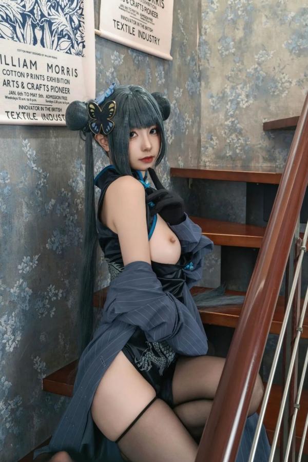    爆机少女喵小吉《碧蓝档案》妃咲COS私房照：极致诱惑的旗袍黑丝秀，展现傲人火辣身材第52张图片