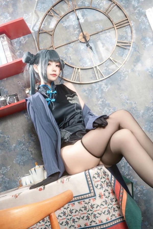    爆机少女喵小吉《碧蓝档案》妃咲COS私房照：极致诱惑的旗袍黑丝秀，展现傲人火辣身材第72张图片