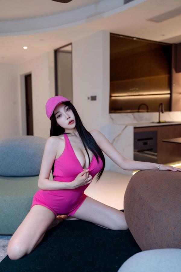    XR-Uncensored-清妙-XingYan星颜社351：玫红色紧身瑜伽服健身私房，极致爆乳火辣曲线，居家诱惑大尺度写真第4张图片