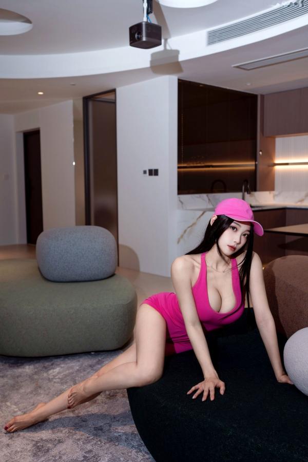    XR-Uncensored-清妙-XingYan星颜社351：玫红色紧身瑜伽服健身私房，极致爆乳火辣曲线，居家诱惑大尺度写真第10张图片