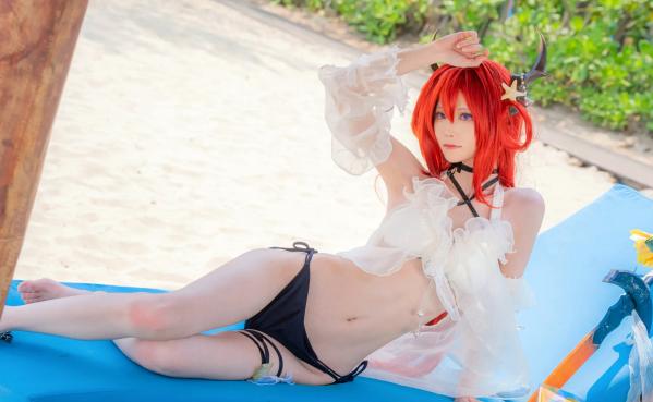    坂坂白 - 史尔特尔泳装海边写真：明日方舟Cosplay，穿搭白色薄纱比基尼的梦幻夏日海岛女神第6张图片