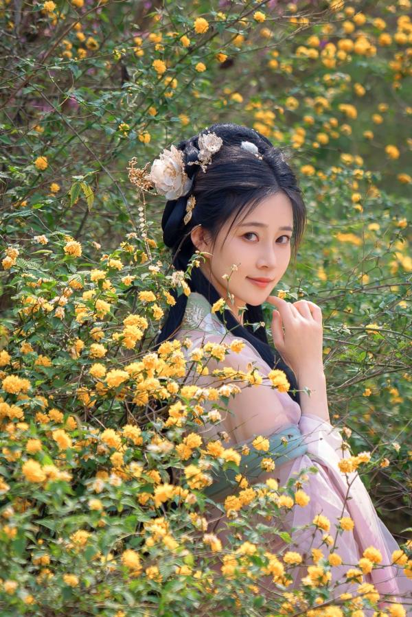 年年Nnian 年年  年年Nnian-海棠仙：古风花海汉服写真，纯欲风格私房大尺度摄影，展现人间尤物气质第6张图片