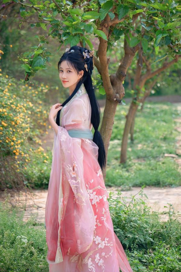 年年Nnian 年年  年年Nnian-海棠仙：古风花海汉服写真，纯欲风格私房大尺度摄影，展现人间尤物气质第7张图片