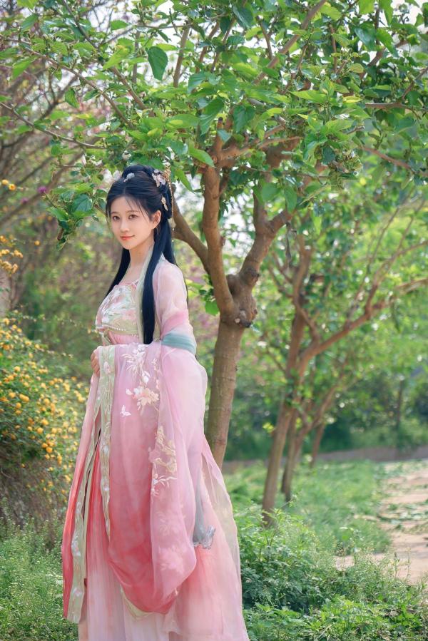 年年Nnian 年年  年年Nnian-海棠仙：古风花海汉服写真，纯欲风格私房大尺度摄影，展现人间尤物气质第8张图片