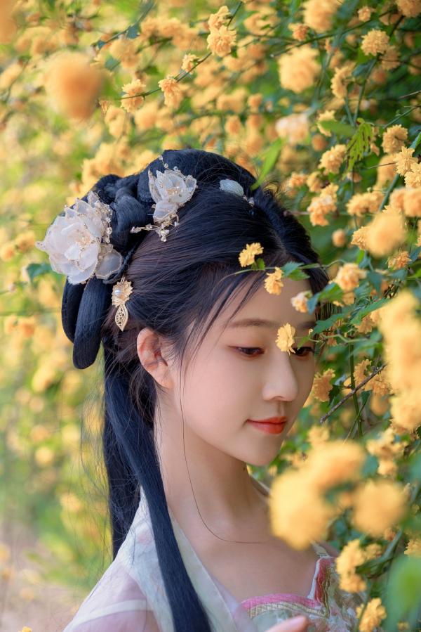 年年Nnian 年年  年年Nnian-海棠仙：古风花海汉服写真，纯欲风格私房大尺度摄影，展现人间尤物气质第12张图片