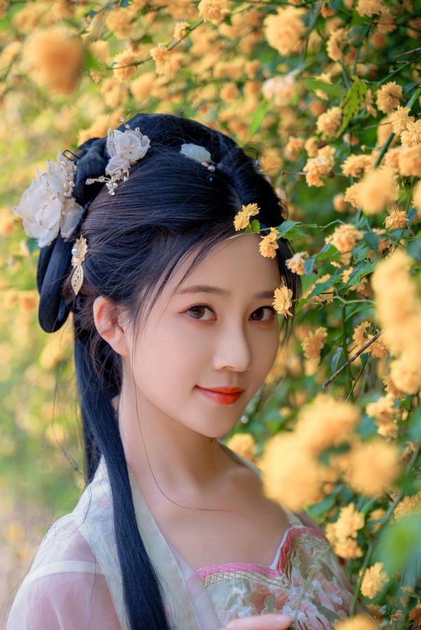 年年Nnian 年年  年年Nnian-海棠仙：古风花海汉服写真，纯欲风格私房大尺度摄影，展现人间尤物气质第13张图片
