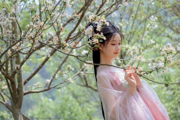 年年Nnian 年年  年年Nnian-海棠仙：古风花海汉服写真，纯欲风格私房大尺度摄影，展现人间尤物气质第27张图片
