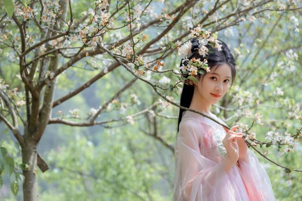 年年Nnian 年年  年年Nnian-海棠仙：古风花海汉服写真，纯欲风格私房大尺度摄影，展现人间尤物气质第28张图片
