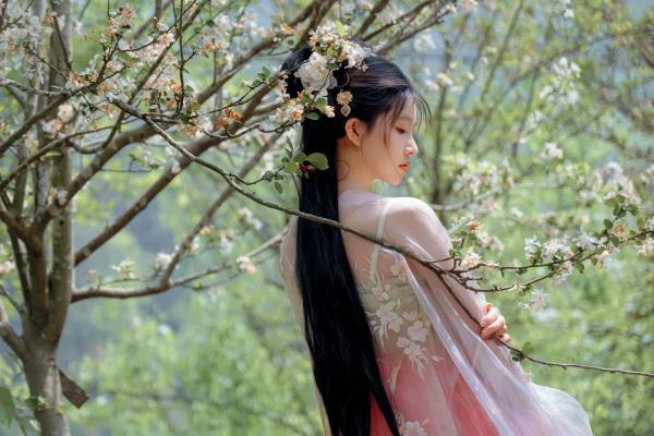 年年Nnian 年年  年年Nnian-海棠仙：古风花海汉服写真，纯欲风格私房大尺度摄影，展现人间尤物气质第29张图片