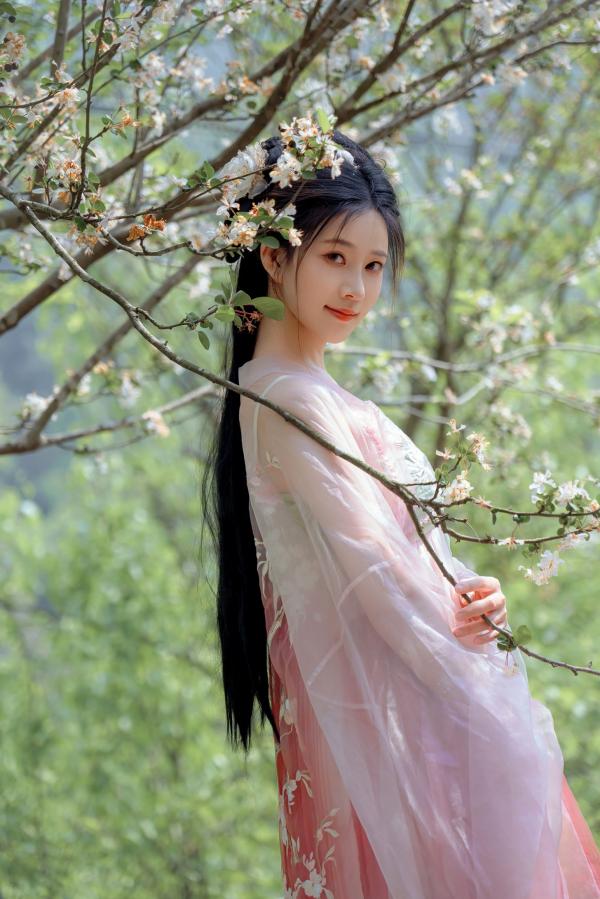 年年Nnian 年年  年年Nnian-海棠仙：古风花海汉服写真，纯欲风格私房大尺度摄影，展现人间尤物气质第30张图片