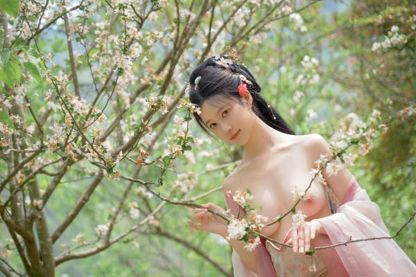 年年Nnian 年年  年年Nnian-海棠仙：古风花海汉服写真，纯欲风格私房大尺度摄影，展现人间尤物气质第52张图片