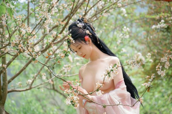 年年Nnian 年年  年年Nnian-海棠仙：古风花海汉服写真，纯欲风格私房大尺度摄影，展现人间尤物气质第53张图片