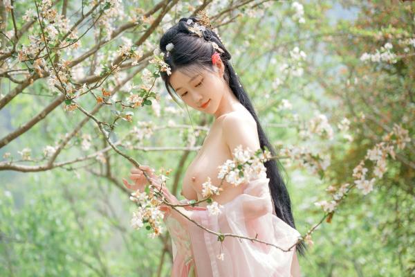 年年Nnian 年年  年年Nnian-海棠仙：古风花海汉服写真，纯欲风格私房大尺度摄影，展现人间尤物气质第54张图片