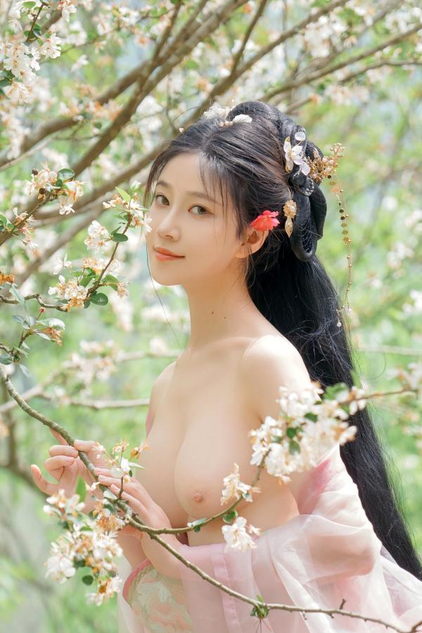 年年Nnian 年年  年年Nnian-海棠仙：古风花海汉服写真，纯欲风格私房大尺度摄影，展现人间尤物气质第55张图片