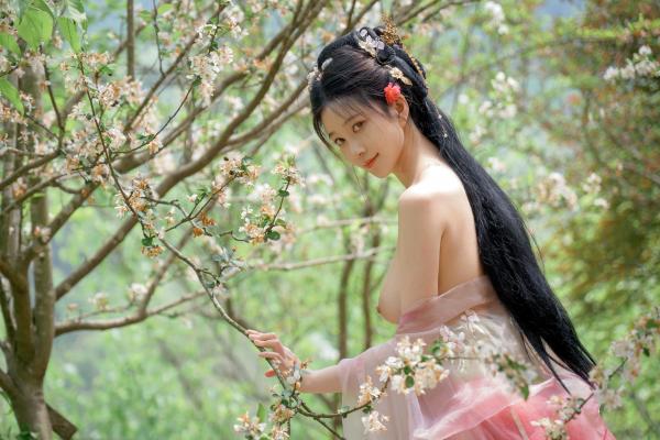 年年Nnian 年年  年年Nnian-海棠仙：古风花海汉服写真，纯欲风格私房大尺度摄影，展现人间尤物气质第57张图片