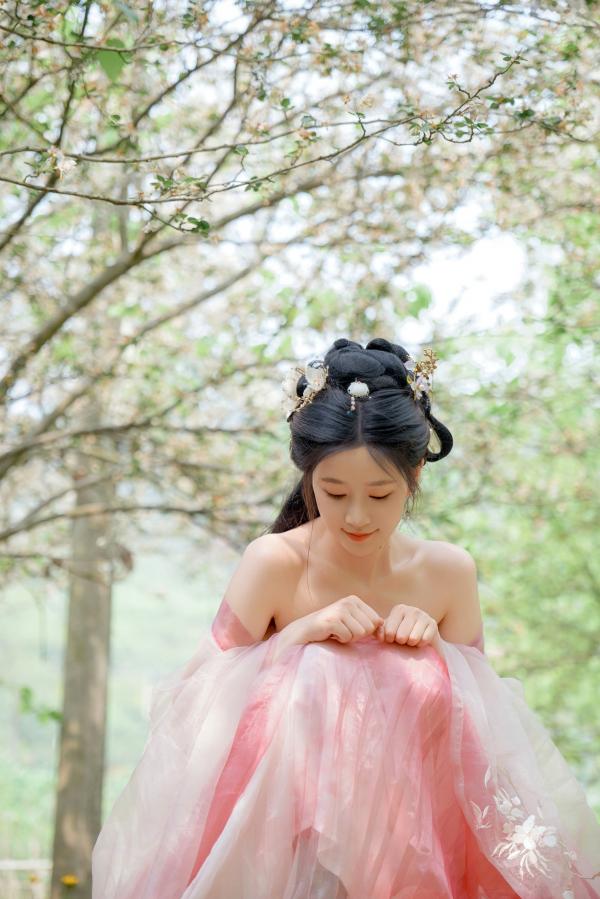 年年Nnian 年年  年年Nnian-海棠仙：古风花海汉服写真，纯欲风格私房大尺度摄影，展现人间尤物气质第78张图片