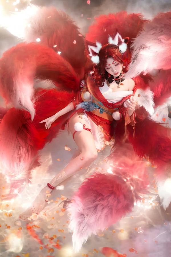    走路摇zly - 九尾狐cosplay写真，极致古风灵动狐仙，梦幻樱花氛围感美女角色扮演大片第3张图片