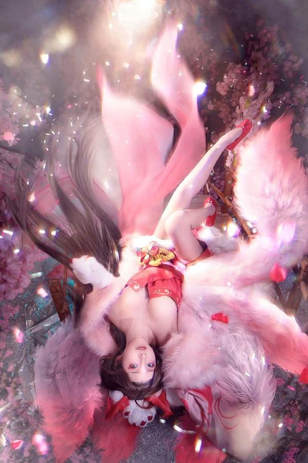    走路摇zly - 九尾狐cosplay写真，极致古风灵动狐仙，梦幻樱花氛围感美女角色扮演大片第4张图片