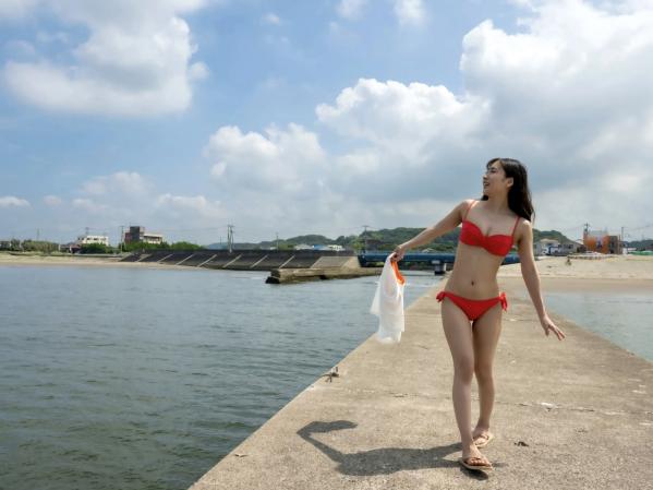    岬野まなつ - 夏季清纯夏日写真，红色比基尼与碎花长裙的灵动邂逅，官方精选写真集第15张图片