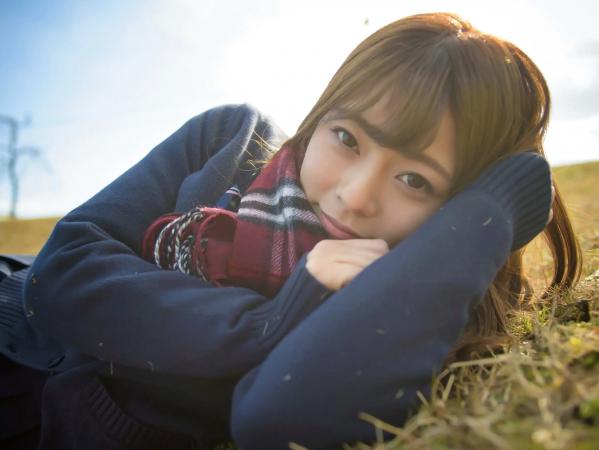   岬あずさ - 美 mikan 感：清纯校园制服户外写真与成熟知性深V诱惑，展现多面迷人魅力第6张图片