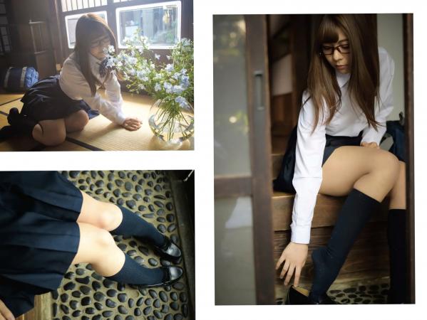    岬あずさ - 美 mikan 感：清纯校园制服户外写真与成熟知性深V诱惑，展现多面迷人魅力第14张图片