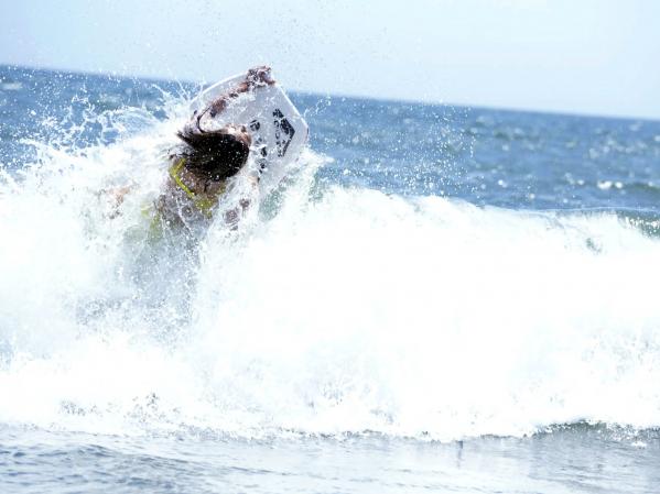    白波瀬海来 - 最高潮ビキニ：阳光海边比基尼与居家私房，尽显健康小麦色肌肤的运动性感美，元气治愈的高清写真集第9张图片