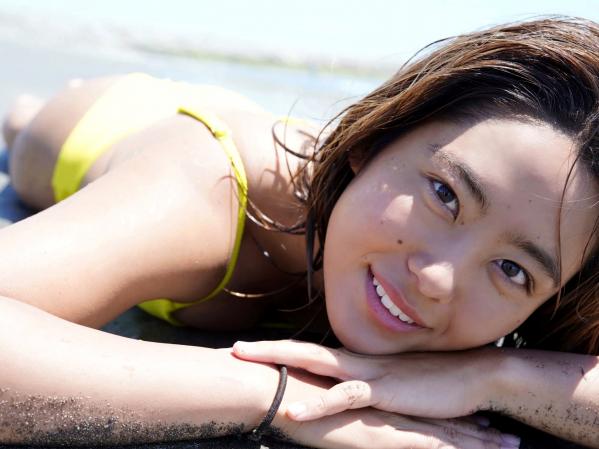    白波瀬海来 - 最高潮ビキニ：阳光海边比基尼与居家私房，尽显健康小麦色肌肤的运动性感美，元气治愈的高清写真集第12张图片