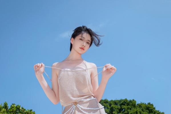 年年Nnian 年年  年年Nnian-缪斯，海边沙滩珍珠礼服写真，清纯气质与性感身材的完美碰撞，极致诱惑大尺度美图第65张图片