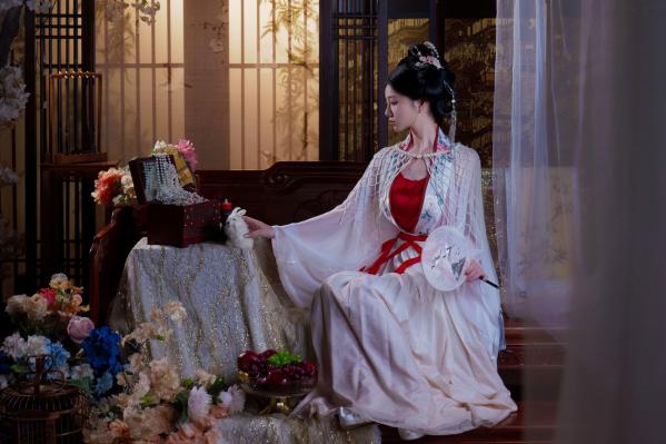年年Nnian 年年  年年Nnian-广寒宫古风私房，绝美汉服造型尽显东方古典诱惑，大尺度唯美艺术写真第1张图片