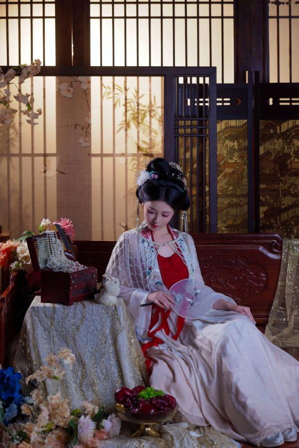 年年Nnian 年年  年年Nnian-广寒宫古风私房，绝美汉服造型尽显东方古典诱惑，大尺度唯美艺术写真第2张图片