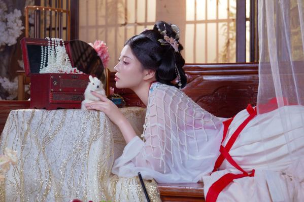 年年Nnian 年年  年年Nnian-广寒宫古风私房，绝美汉服造型尽显东方古典诱惑，大尺度唯美艺术写真第17张图片