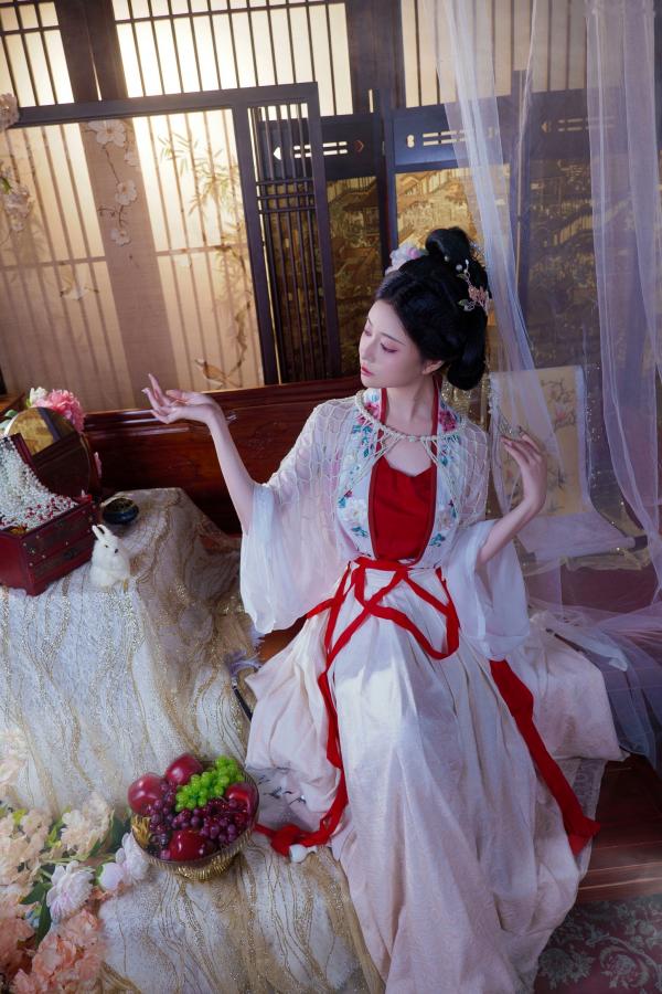 年年Nnian 年年  年年Nnian-广寒宫古风私房，绝美汉服造型尽显东方古典诱惑，大尺度唯美艺术写真第24张图片