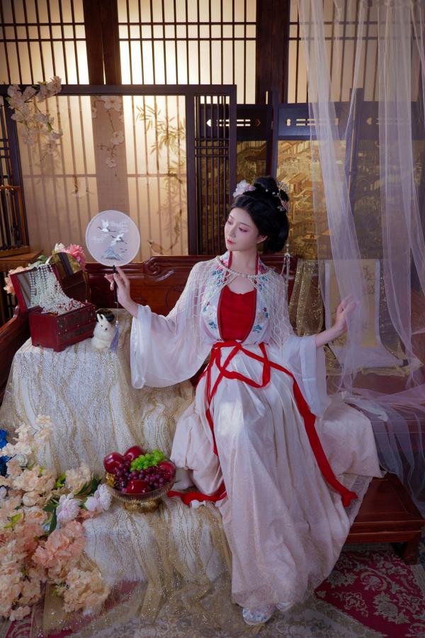 年年Nnian 年年  年年Nnian-广寒宫古风私房，绝美汉服造型尽显东方古典诱惑，大尺度唯美艺术写真第27张图片