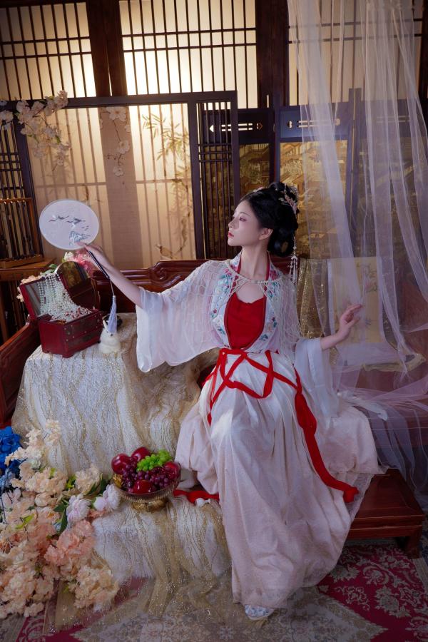 年年Nnian 年年  年年Nnian-广寒宫古风私房，绝美汉服造型尽显东方古典诱惑，大尺度唯美艺术写真第29张图片