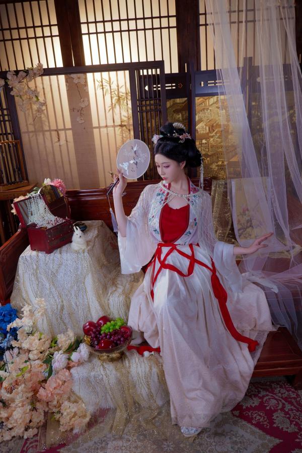 年年Nnian 年年  年年Nnian-广寒宫古风私房，绝美汉服造型尽显东方古典诱惑，大尺度唯美艺术写真第31张图片