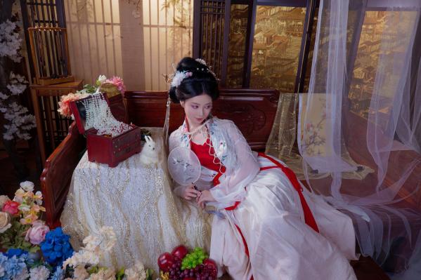 年年Nnian 年年  年年Nnian-广寒宫古风私房，绝美汉服造型尽显东方古典诱惑，大尺度唯美艺术写真第32张图片