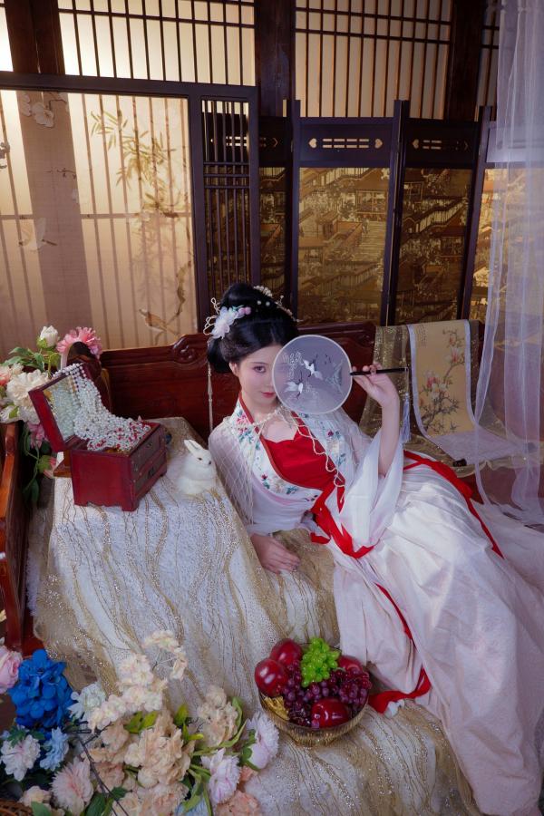 年年Nnian 年年  年年Nnian-广寒宫古风私房，绝美汉服造型尽显东方古典诱惑，大尺度唯美艺术写真第35张图片
