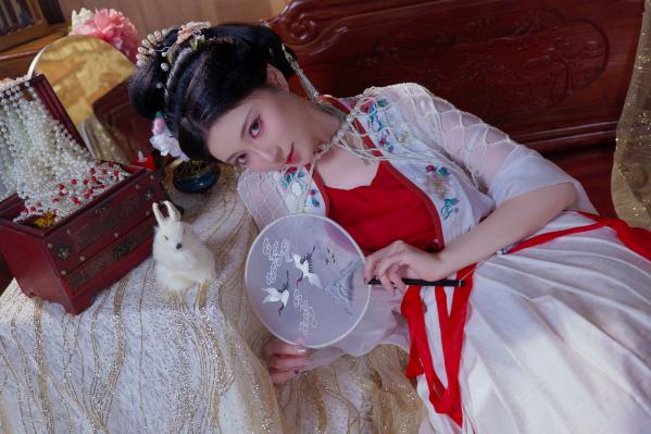 年年Nnian 年年  年年Nnian-广寒宫古风私房，绝美汉服造型尽显东方古典诱惑，大尺度唯美艺术写真第38张图片