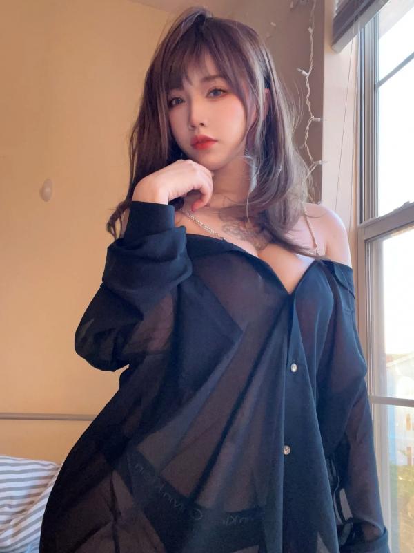    狐洛洛子 - 居家女友私房照：慵懒透视装打造卧室迷人氛围，极致诱惑的性感女神第4张图片